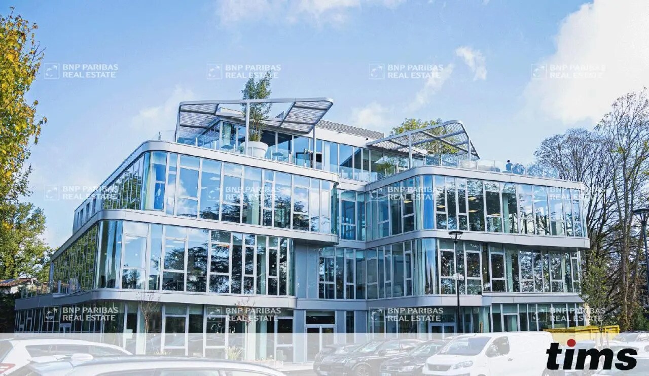 Office in Limonest to rent Building Photo- Image 1 of 11