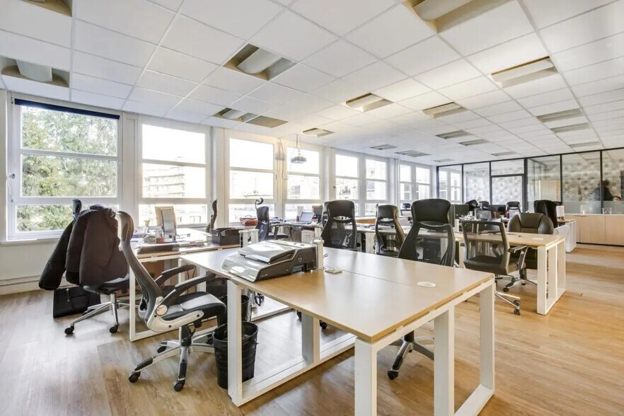 122 Avenue Charles De Gaulle, Neuilly-sur-Seine to rent - Building Photo - Image 3 of 8