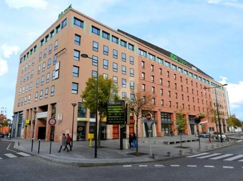 Office in Évry-Courcouronnes for sale - Building Photo - Image 1 of 15