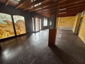 Retail in Cornellà de Llobregat, Barcelona to rent Interior Photo- Image 2 of 9