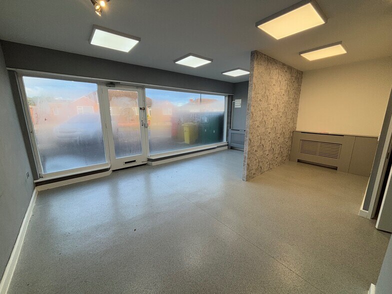 29-33 Portfields Rd, Newport Pagnell to rent - Building Photo - Image 2 of 13