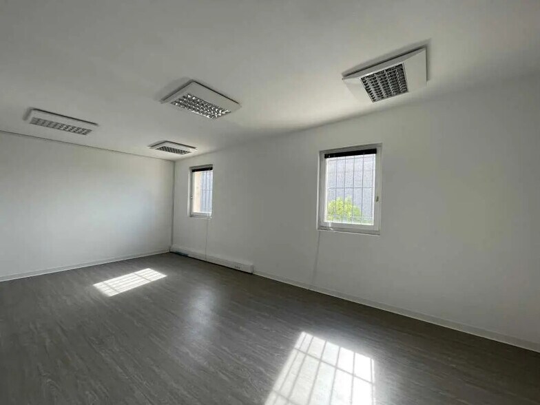 Office in Éguilles to rent - Interior Photo - Image 3 of 6