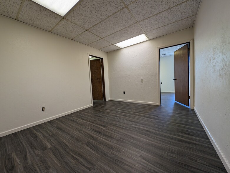 1006 NW 47th St, Lawton, OK for rent - Interior Photo - Image 3 of 14