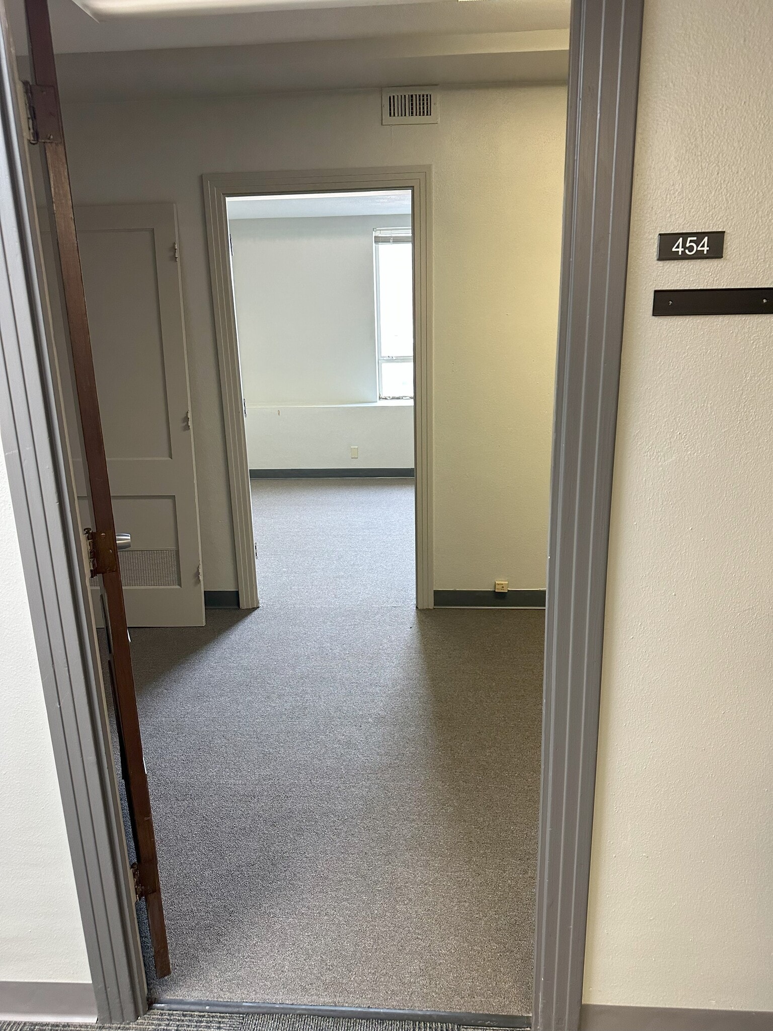 121 S Broadway Ave, Tyler, TX to rent Interior Photo- Image 1 of 2