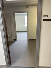 121 S Broadway Ave, Tyler, TX to rent Interior Photo- Image 1 of 2