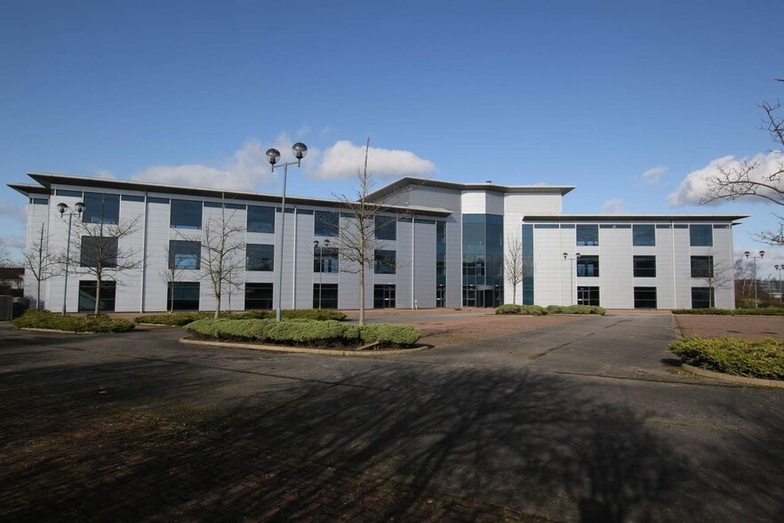 Golden Smithies Ln, Rotherham to rent - Building Photo - Image 3 of 11