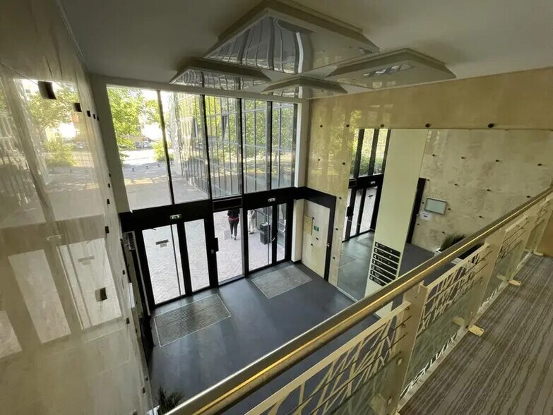 171 Avenue Georges Clemenceau, Nanterre to rent - Lobby - Image 3 of 66
