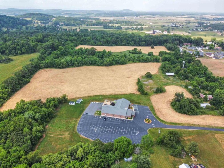 2490 Stuarts Draft Hwy, Stuarts Draft, VA for sale - Primary Photo - Image 1 of 1