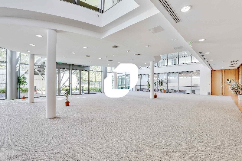 Office in Roissy-en-France to rent - Building Photo - Image 3 of 20