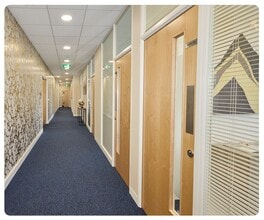 Centennial Av, Elstree to rent Interior Photo- Image 2 of 9