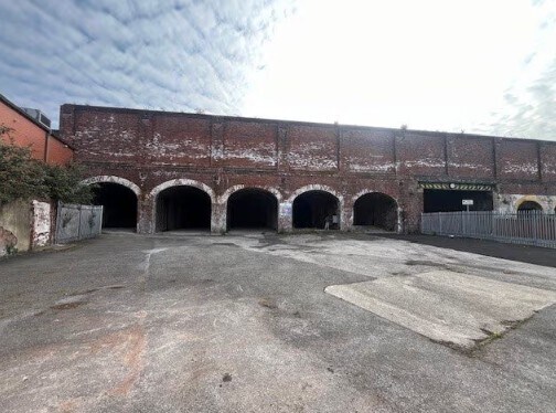 1-6 Love Ln, Wakefield to rent - Building Photo - Image 2 of 3