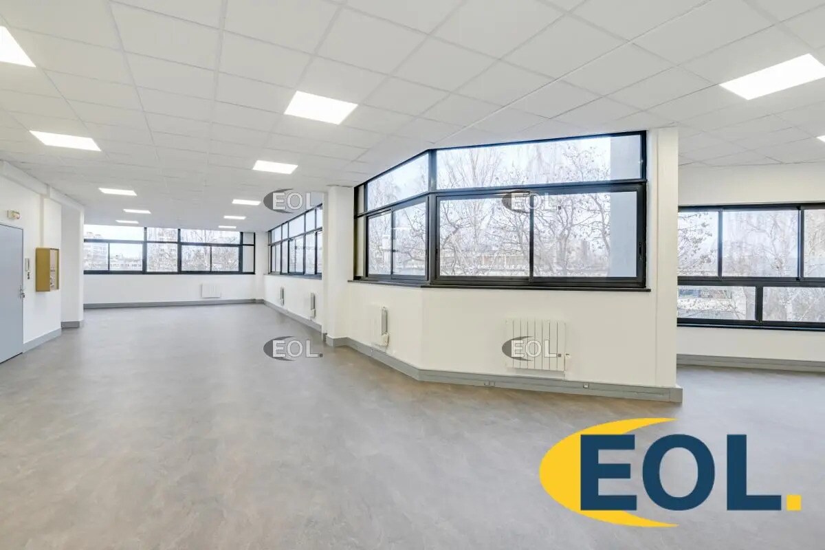 Light Industrial in Saint-Denis to rent Interior Photo- Image 1 of 12