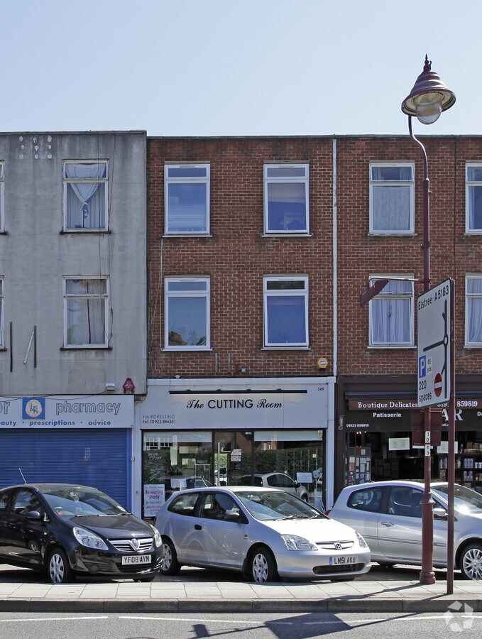 349 Watling St, Radlett WD7 7LB UK