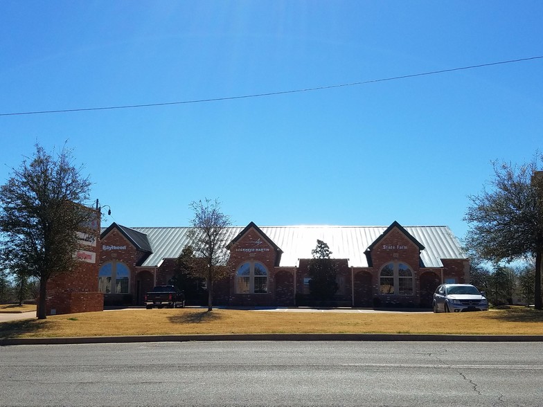 1612-1616 W Gore Blvd, Lawton, OK for sale - Building Photo - Image 1 of 1