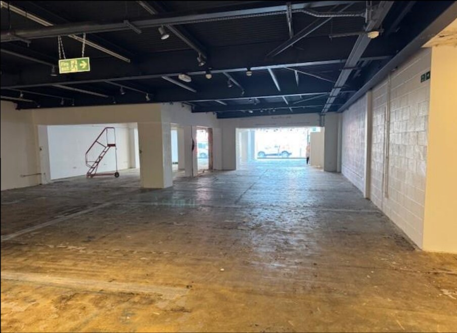 1-6 Clock Para, Enfield to rent Interior Photo- Image 1 of 1