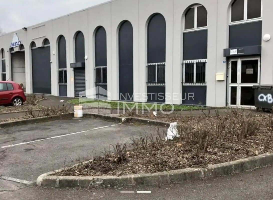 Light Industrial in Noisy-le-Grand to rent Building Photo- Image 1 of 6