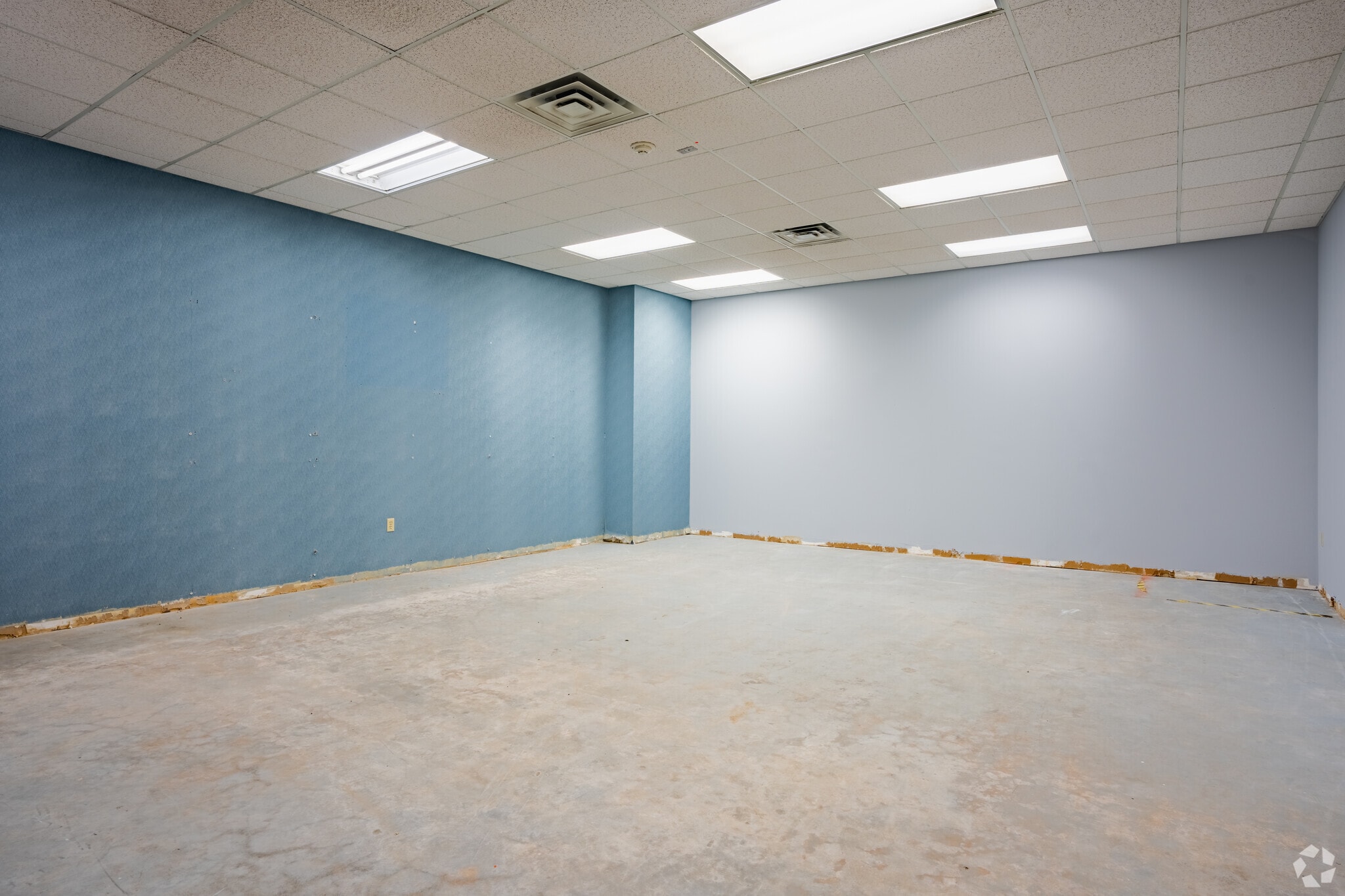 14851 Veterans Memorial Hwy, Villa Rica, GA to rent Interior Photo- Image 1 of 13