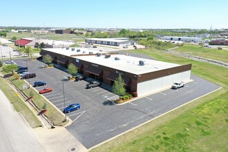 11414 E 51st St S, Tulsa, OK for rent Building Photo- Image 1 of 2