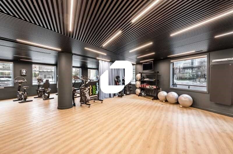 Office in Courbevoie to rent - Building Photo - Image 3 of 8