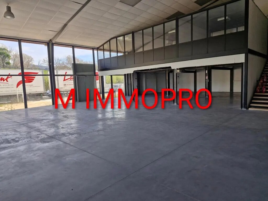 Location Commerce 775 m² - Photo 1