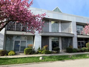 1737 W 3rd Ave, Vancouver, BC for rent Building Photo- Image 1 of 12