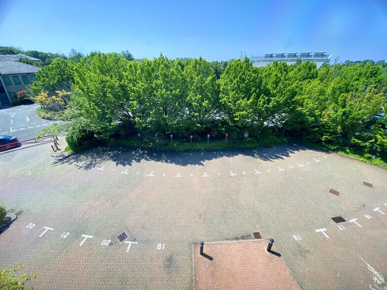 Houghton Hall Park, Dunstable to rent - Building Photo - Image 2 of 4