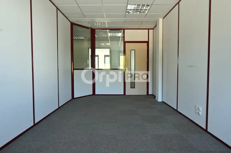 5 Route Du Paisy, Dardilly to rent - Interior Photo - Image 3 of 11