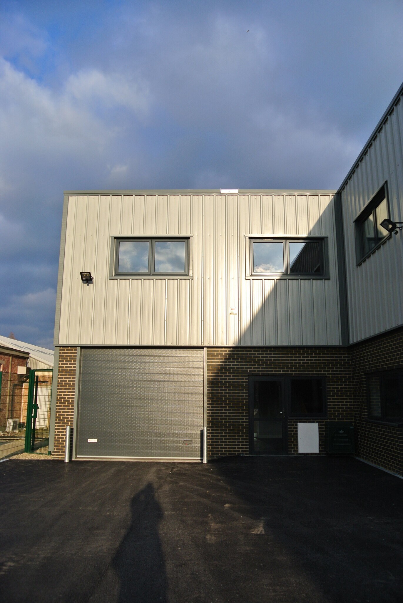 Central Ave, West Molesey to rent Building Photo- Image 1 of 7