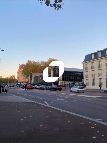 Retail in Versailles to rent - Building Photo - Image 2 of 4