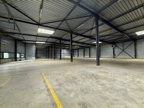Light Industrial in Montigny-le-Bretonneux to rent Interior Photo- Image 2 of 6