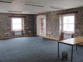 South Yard, Plymouth to rent Interior Photo- Image 1 of 2