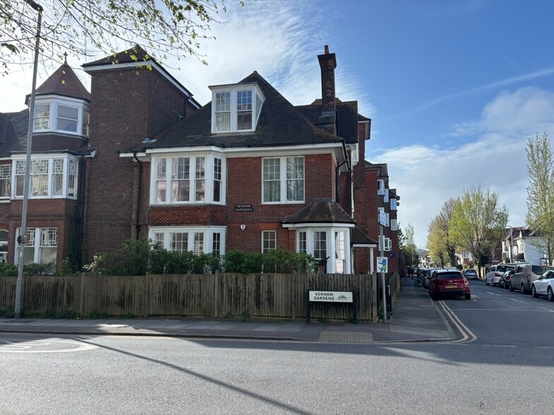 14 Windlesham Av, Brighton to rent - Building Photo - Image 3 of 13