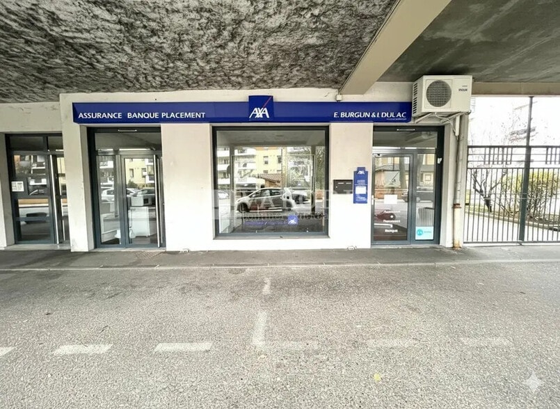 Retail in Lozanne for sale - Building Photo - Image 1 of 6