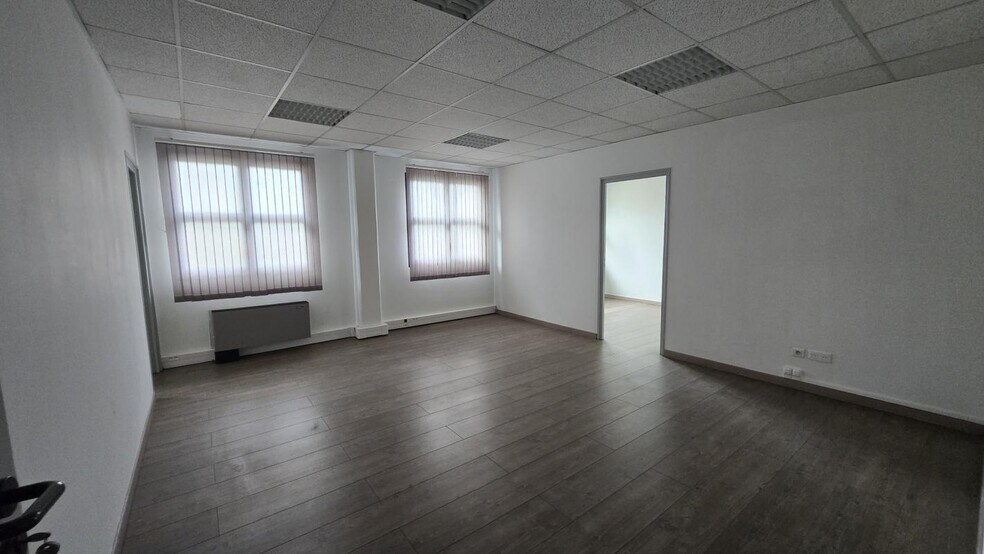 Office in La Garde to rent - Building Photo - Image 3 of 7