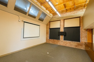 2130-2220 Livingston St, Oakland, CA to rent Interior Photo- Image 2 of 13