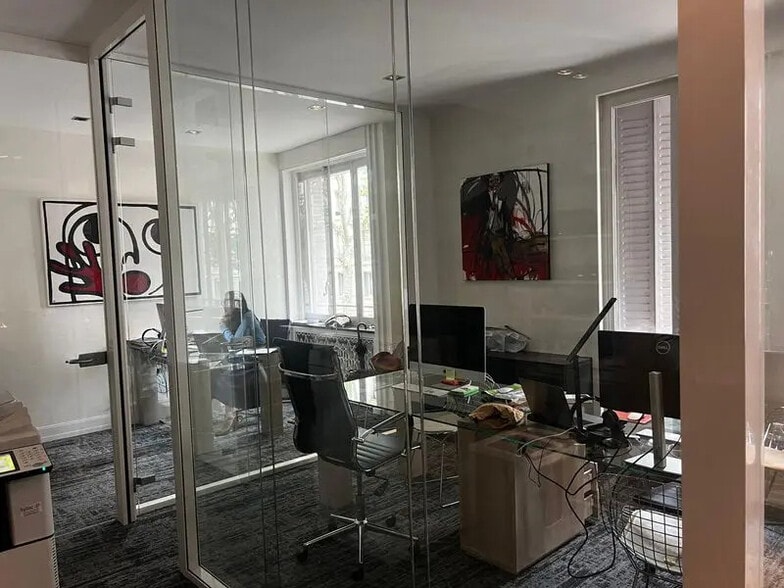 Office in Lyon to rent - Interior Photo - Image 2 of 3