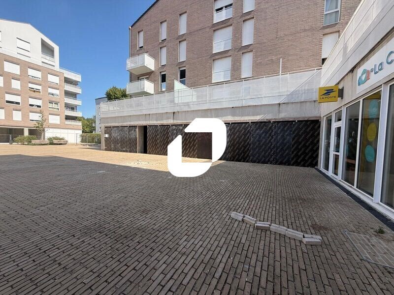 Retail in Neuilly-sur-Marne to rent Building Photo- Image 1 of 11