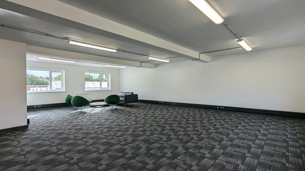 207-209 Torrington Ave, Coventry to rent - Building Photo - Image 3 of 15