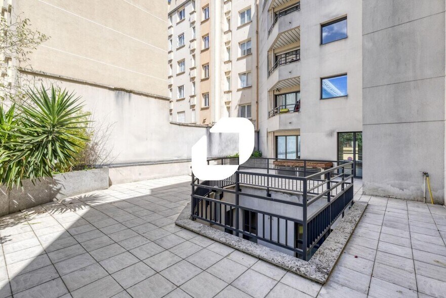 Office in Boulogne-Billancourt to rent - Building Photo - Image 3 of 24