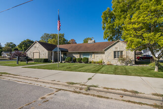 312 Pine St, Elk Rapids, MI for sale Primary Photo- Image 1 of 43