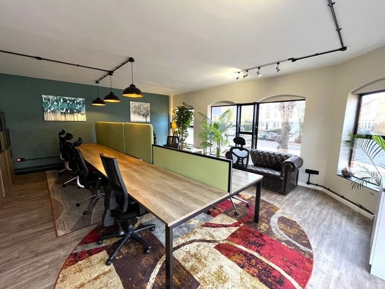 18-19 South Bar St, Banbury to rent - Building Photo - Image 2 of 41