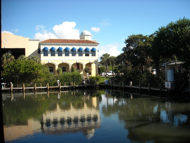 576 Blackburn Point Rd, Osprey, FL for sale - Primary Photo - Image 1 of 1