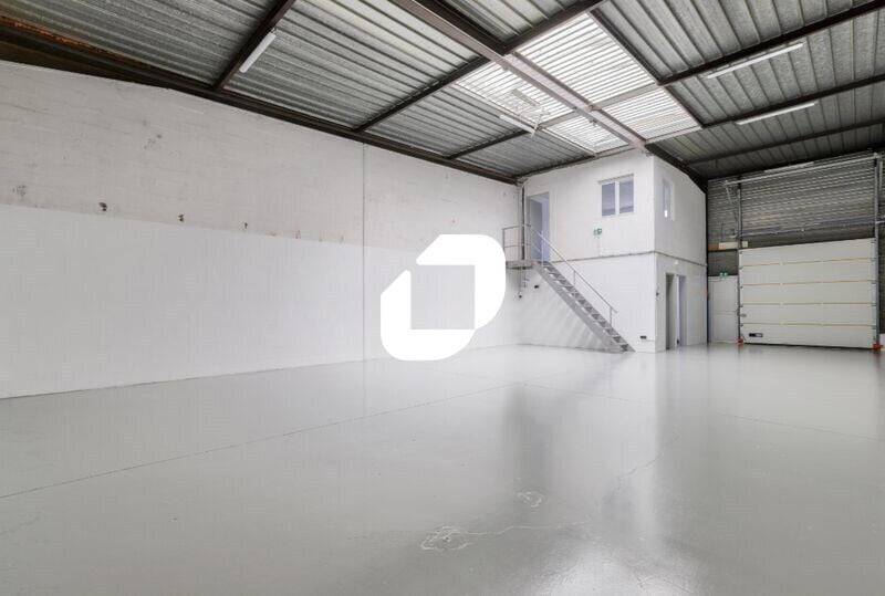 Light Industrial in SAINT-OUEN-L'AUMONE to rent - Interior Photo - Image 2 of 5