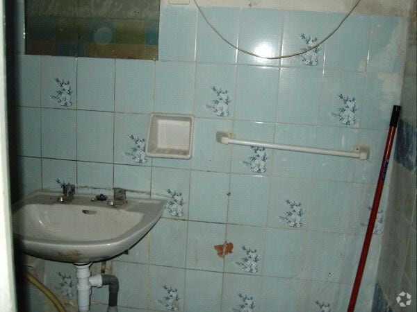 Ávila, AVI 05002 - Unit Puerta L1, Esc. 1 -  - Interior Photo - Image 2 of 2