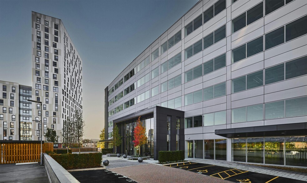 1 Manor House Dr, Coventry to rent - Building Photo - Image 2 of 11