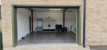 Handcross Rd, Horsham to rent Interior Photo- Image 2 of 4