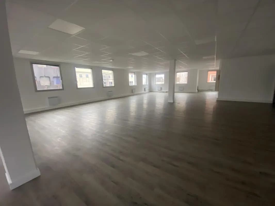 Light Industrial in Chevilly-Larue to rent Interior Photo- Image 1 of 1