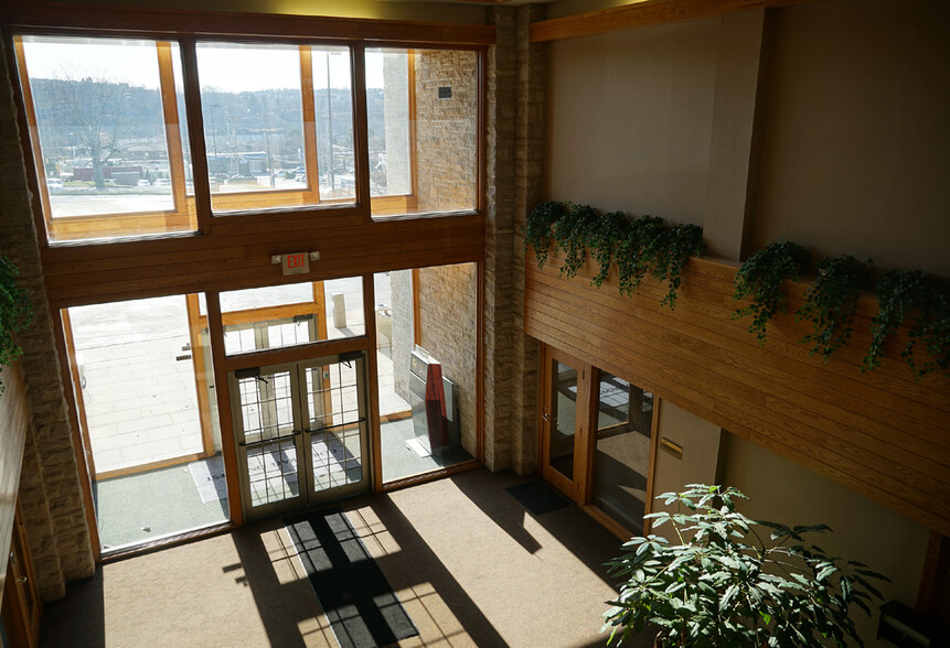 1195 Washington Pike, Bridgeville, PA for sale - Lobby - Image 2 of 7