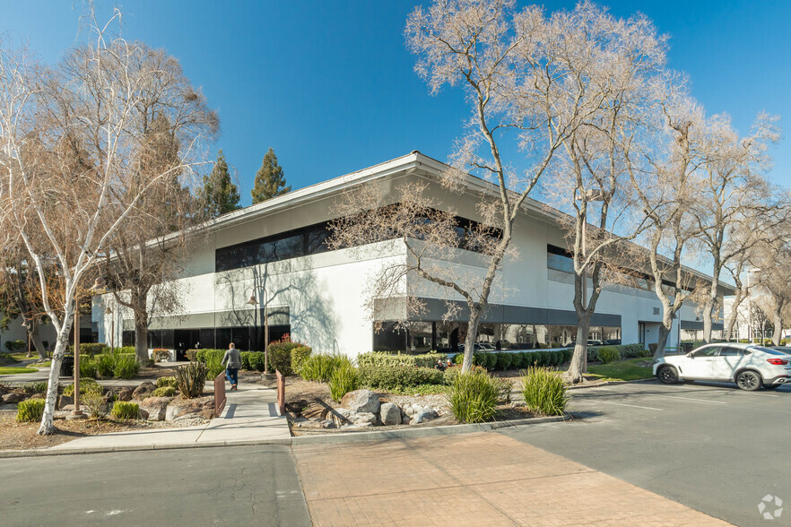 3841 N Freeway Blvd, Sacramento, CA for sale - Building Photo - Image 1 of 1