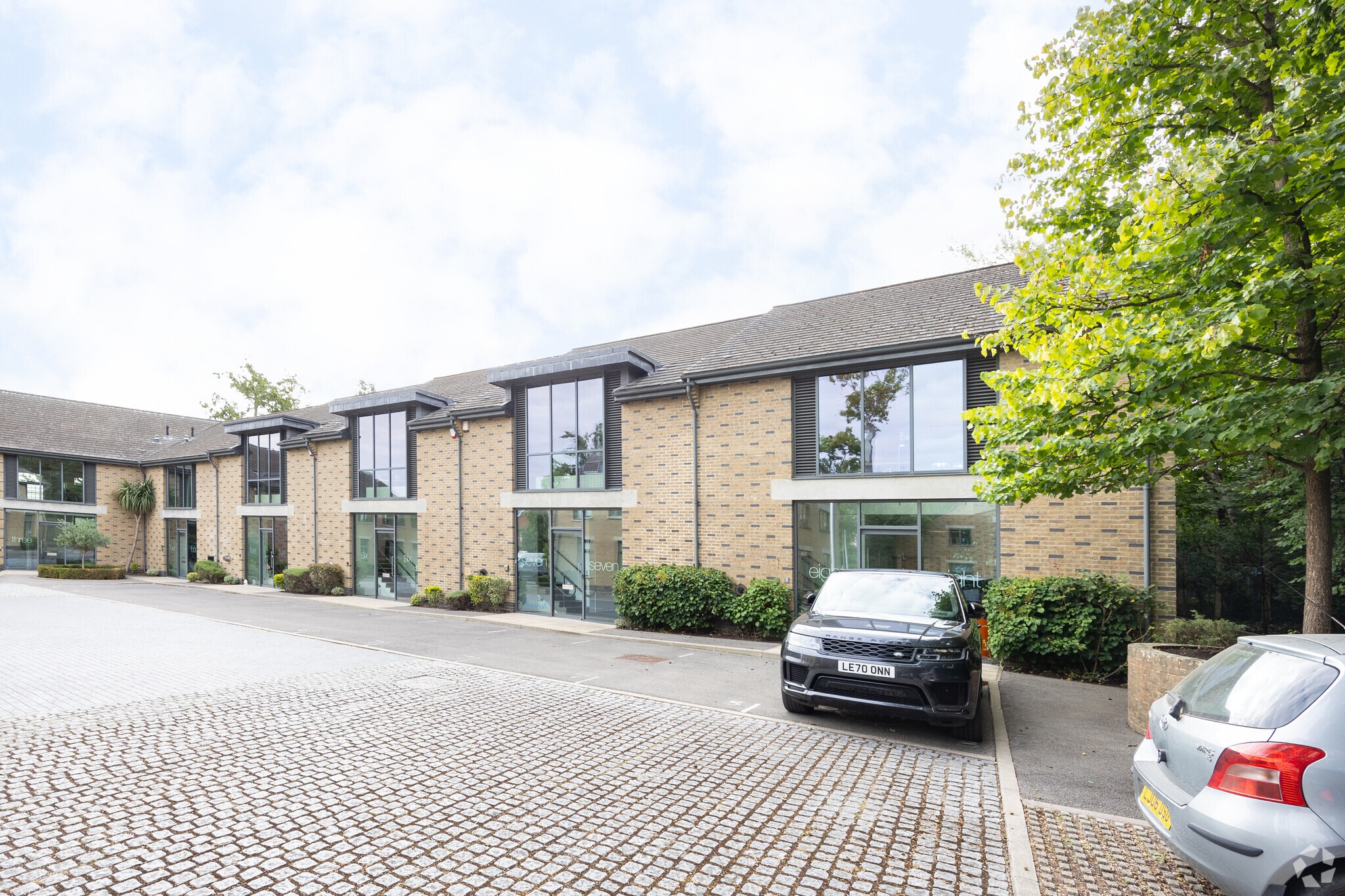 Eastern Rd, Bracknell to rent Building Photo- Image 1 of 2